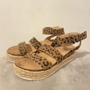Universal Thread Espadrilles